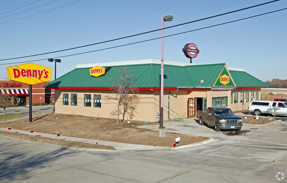 Primary Photo Of 408 Westchase Dr, Grand Prairie Restaurant For Lease