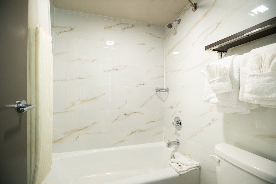 More Photos Of 915 W Cutting Blvd, Richmond Hotel For Sale