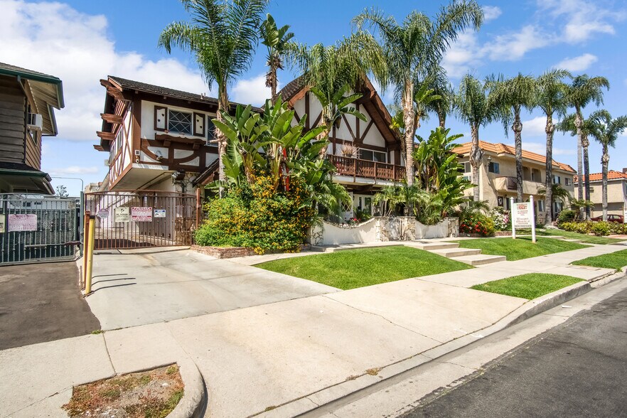 More Photos Of 18551 Prairie St, Northridge Apartments For Sale