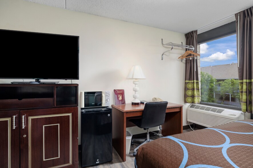 More Photos Of 2490 Green Mountain Dr, Branson Hotel For Sale