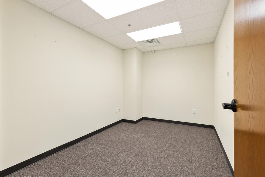 More Photos Of 26243 State Highway 51, Wagoner Medical For Sale