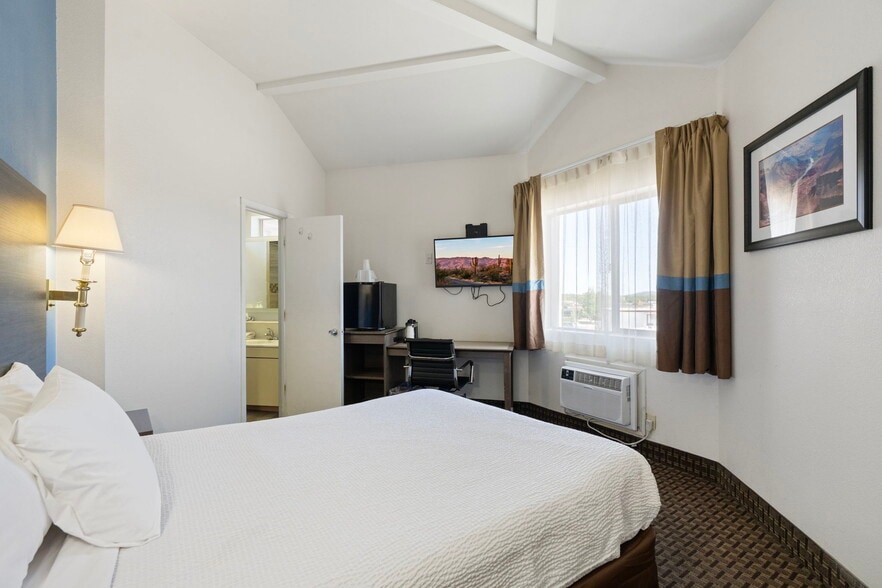 More Photos Of 430 E Route 66, Williams Hotel For Sale