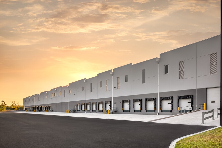 More Photos Of 3200 Richmond Rd, Easton Distribution For Lease