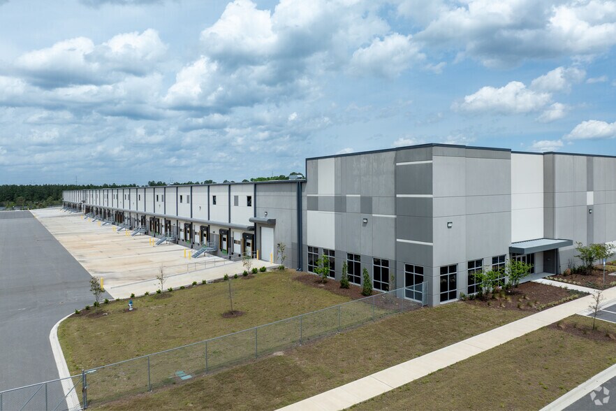More Photos Of 2983 Faye Rd, Jacksonville Warehouse For Lease