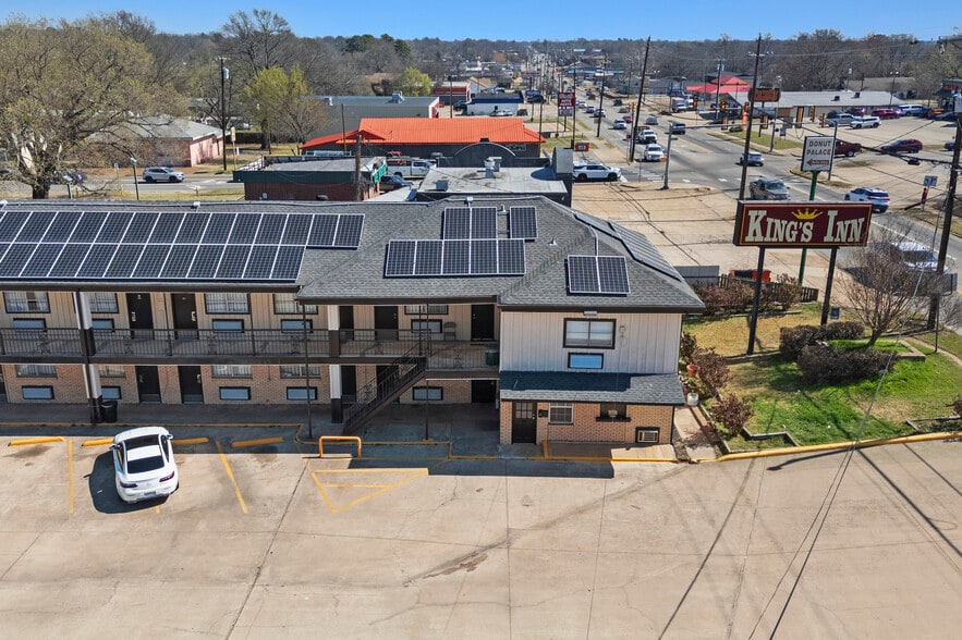 More Photos Of 1907 Lamar Ave, Paris Hotel For Sale