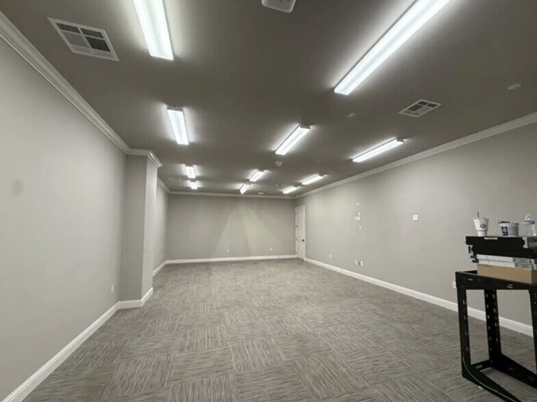 More Photos Of 445 W Eastbank Dr, Gonzales Industrial For Lease