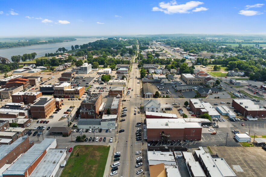 More Photos Of 120 N Elm St, Henderson Storefront Retail Residential For Sale