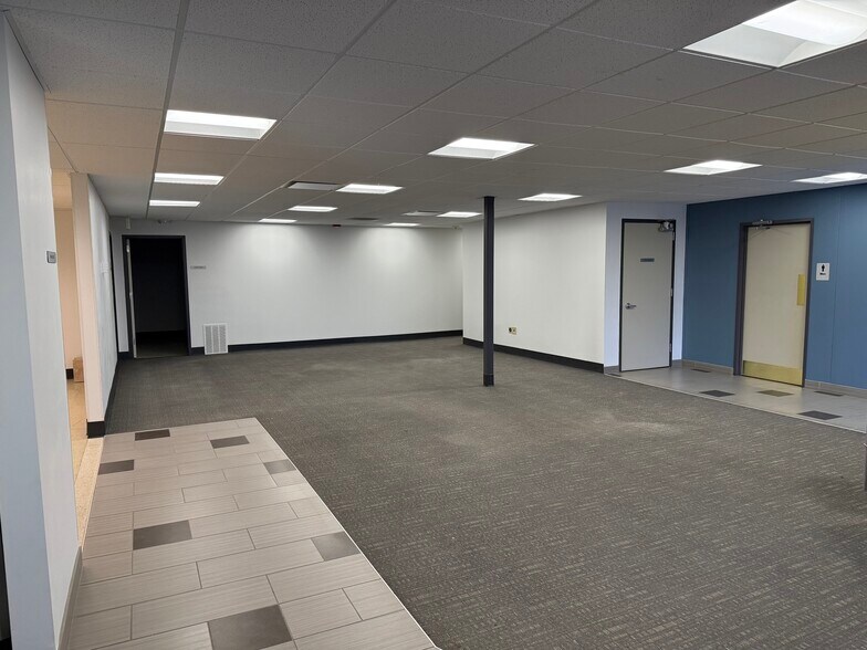 More Photos Of 5926 McIntyre St, Golden Office For Sale