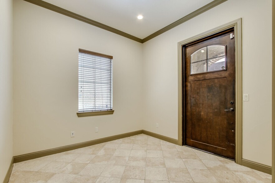 More Photos Of 8609 Mid Cities Blvd, North Richland Hills Office For Lease