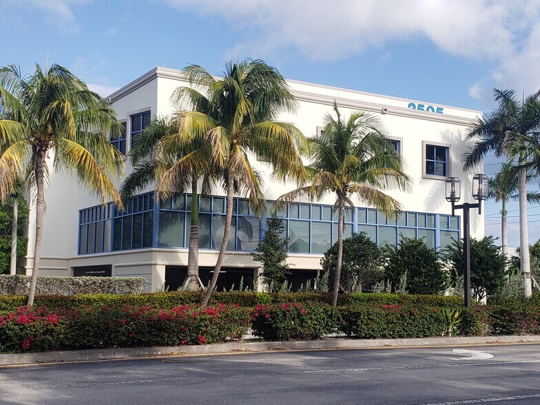 Primary Photo Of 2505 Metrocentre Blvd, West Palm Beach Medical For Lease