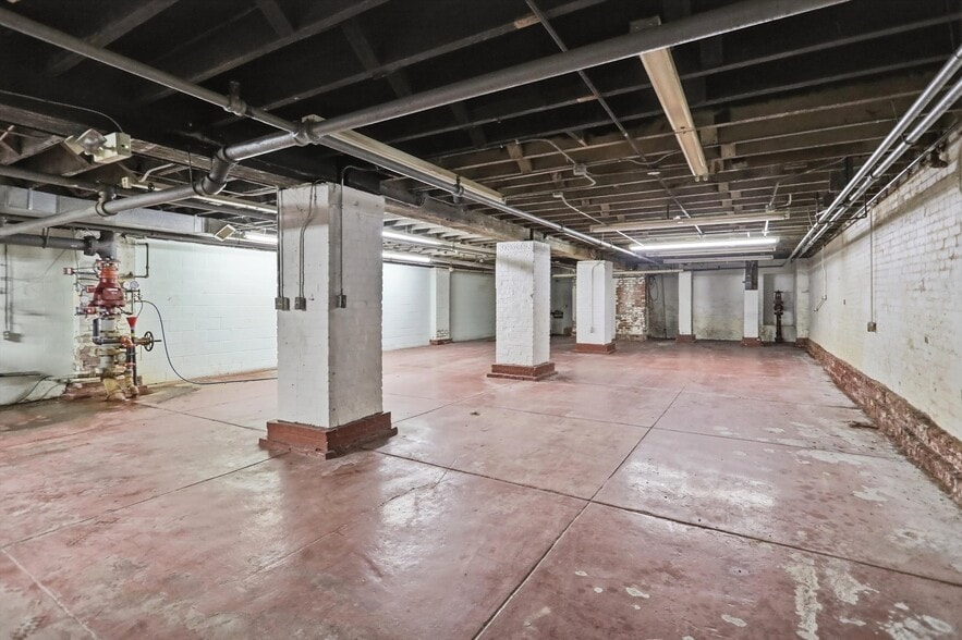 More Photos Of 536 E Market St, Indianapolis Office For Sale