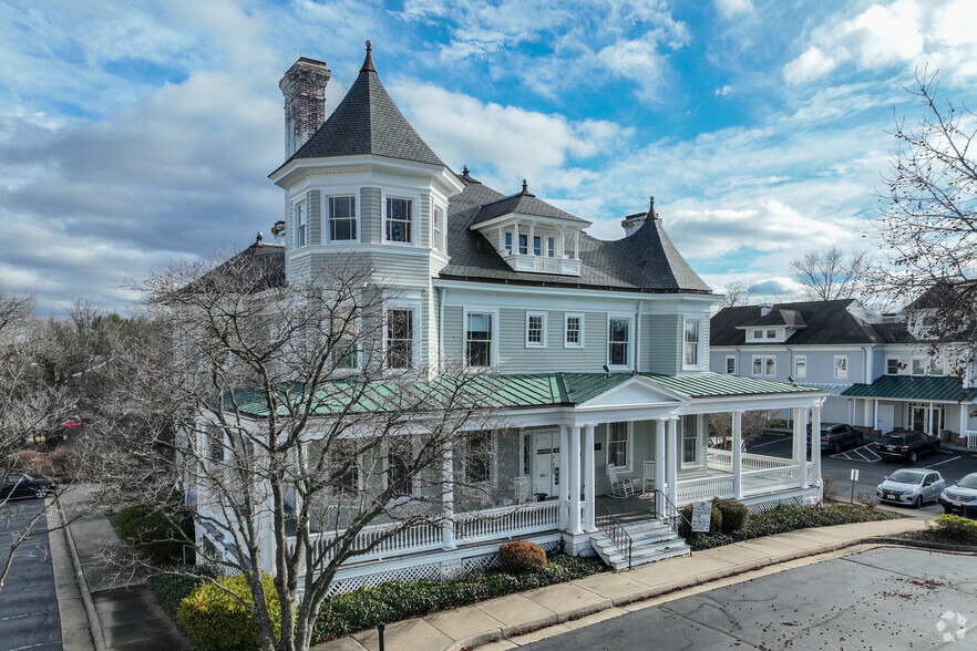 Primary Photo Of 604 S King St, Leesburg Office For Sale