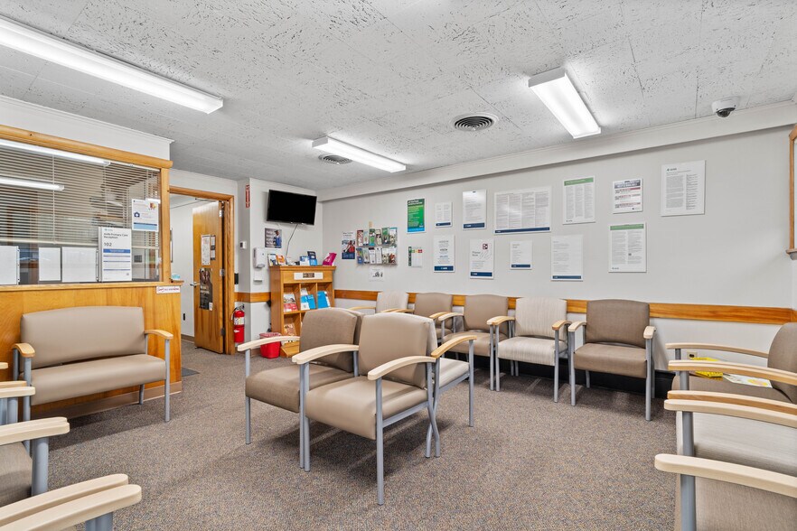 More Photos Of 400 W Butler St, Mercer Medical For Sale