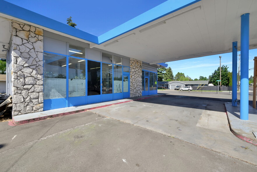 Primary Photo Of 925 Maxwell Rd, Eugene Auto Repair For Sale