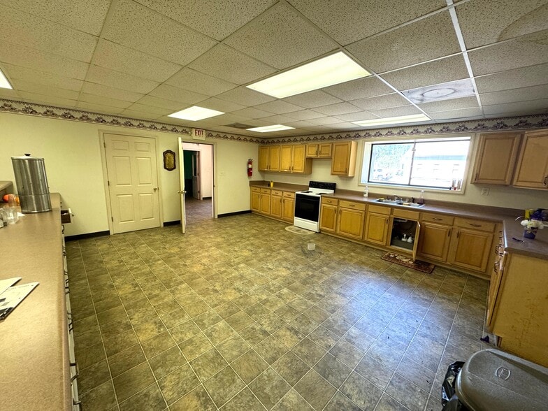 More Photos Of 1486 GA-51, Homer Specialty For Sale