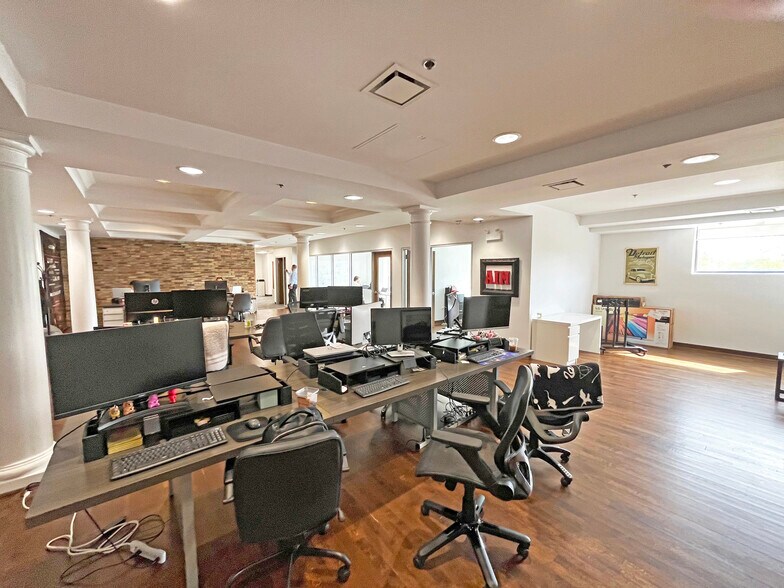 More Photos Of 35 E 1st St, Hinsdale Storefront Retail Office For Sale