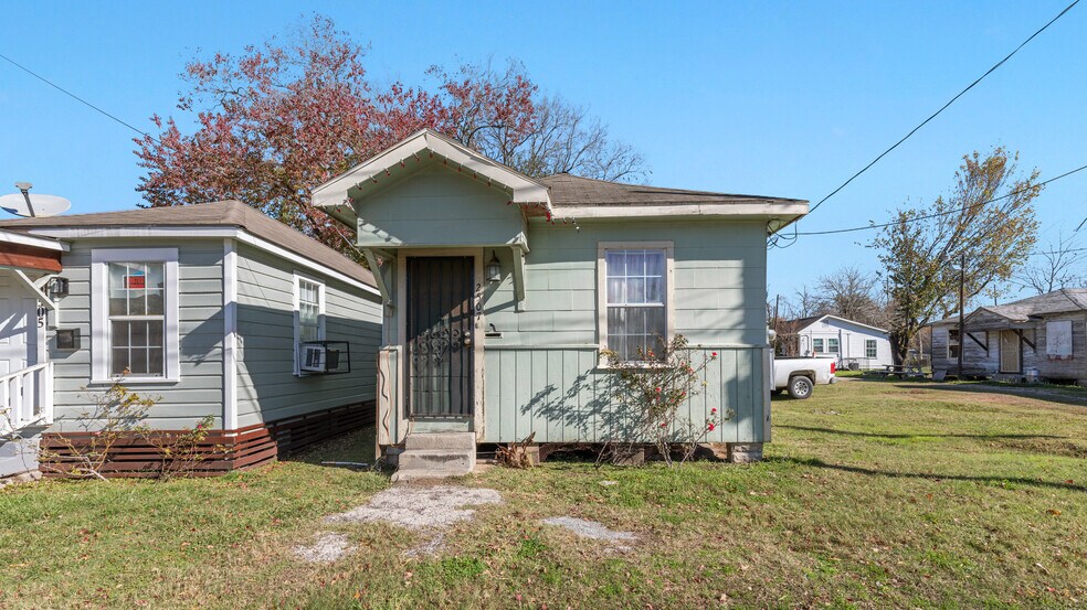 More Photos Of , Houston Multifamily For Sale