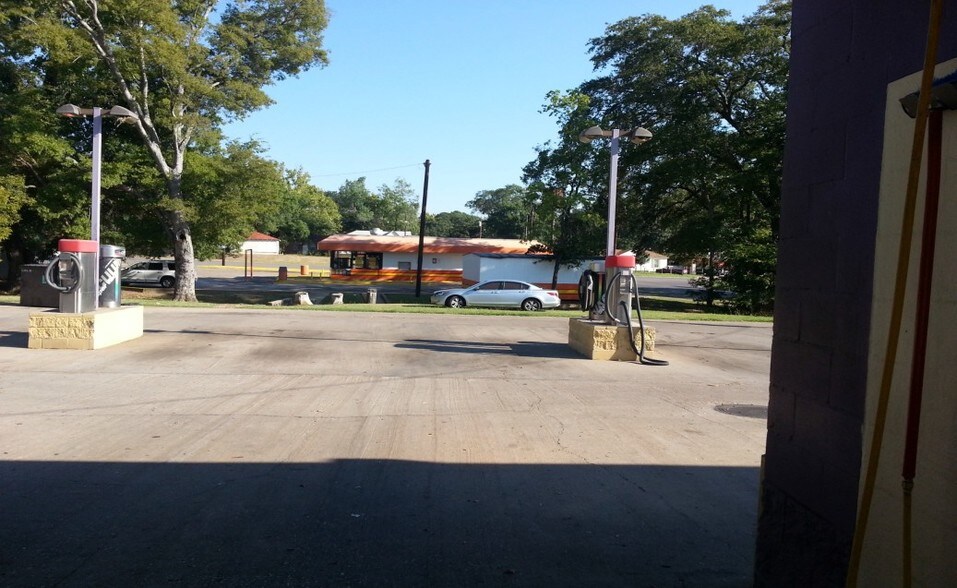 More Photos Of 1103 Bow St, Tyler Carwash For Sale