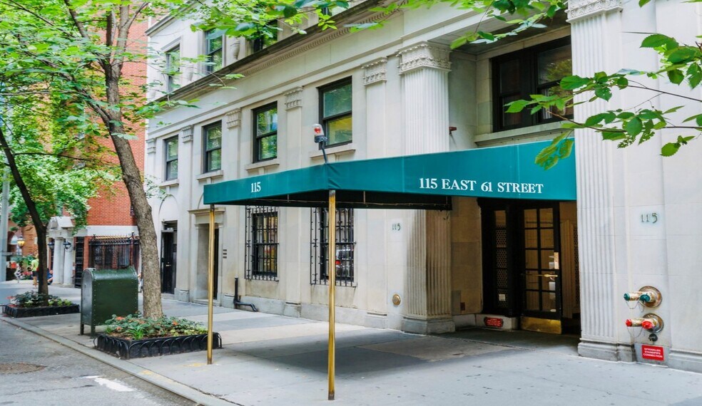 More Photos Of 115 E 61st St, New York Office For Sale
