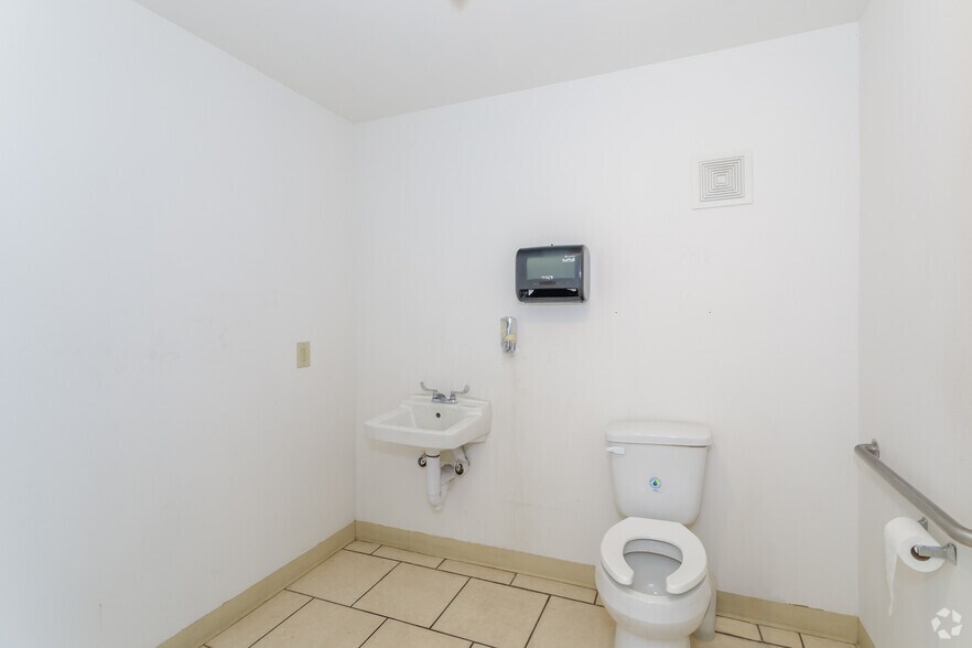 More Photos Of 295 Kietzke Ln, Reno General Retail For Lease