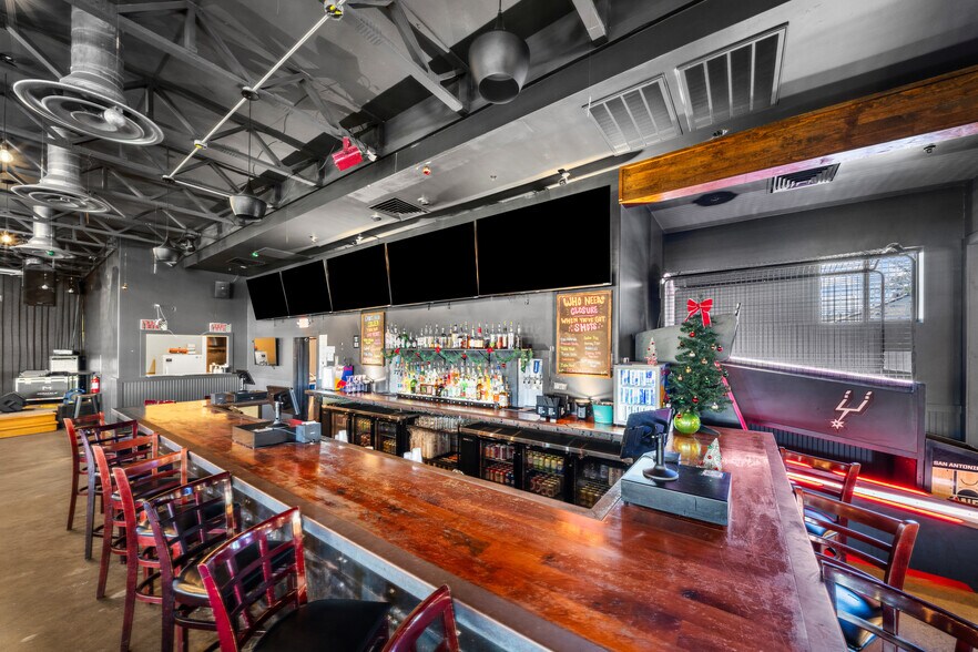 More Photos Of 116 Edward Gary St, San Marcos Restaurant For Lease