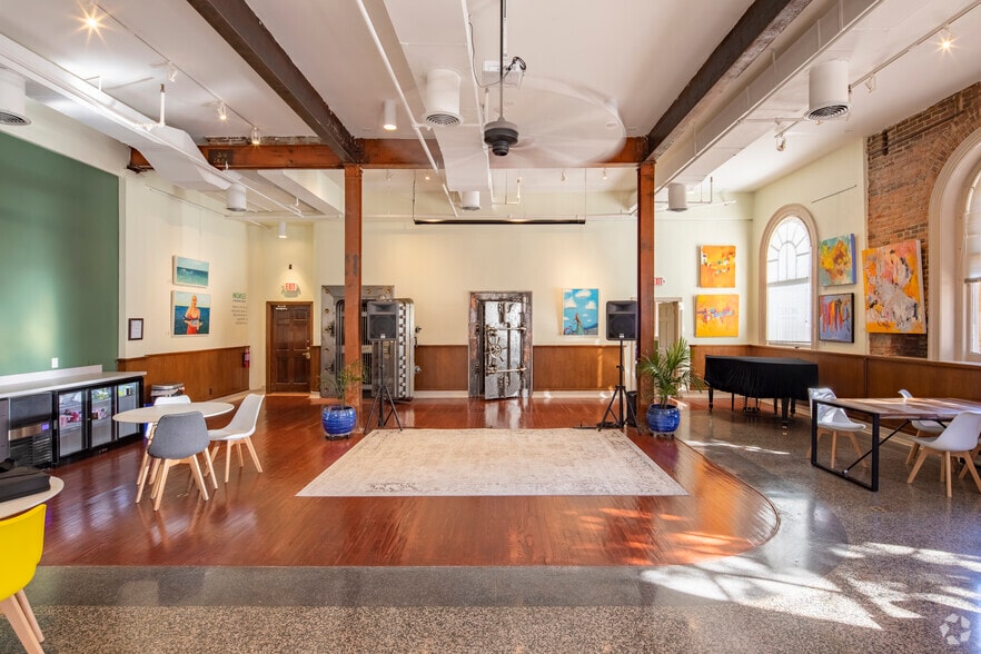 More Photos Of 100 N Loudoun St, Winchester Office For Lease