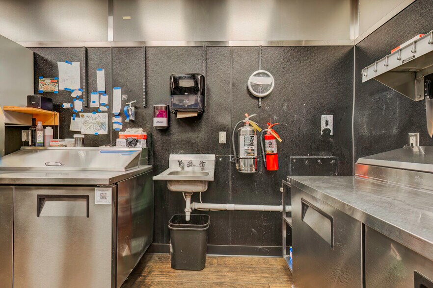 More Photos Of 620 S Calhoun St, Fort Wayne General Retail For Sale