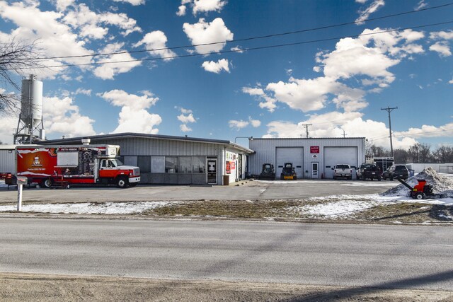 More Photos Of 1304 N Division St, Pontiac Flex For Sale