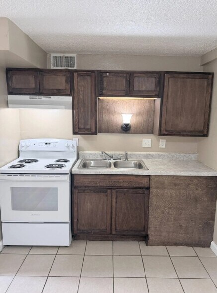 More Photos Of 9639-9640 Diamond Dr, Saint Louis Apartments For Sale