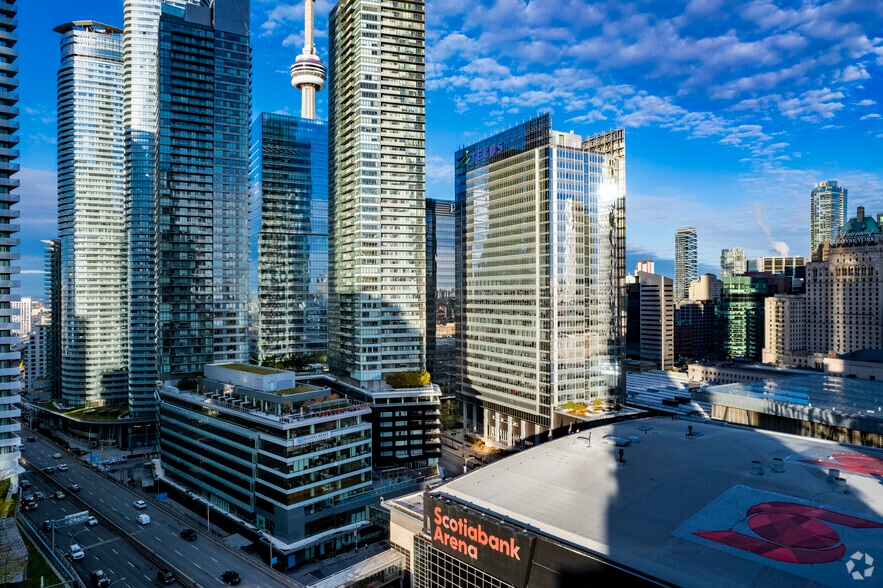 More Photos Of 25 York St, Toronto Office For Lease