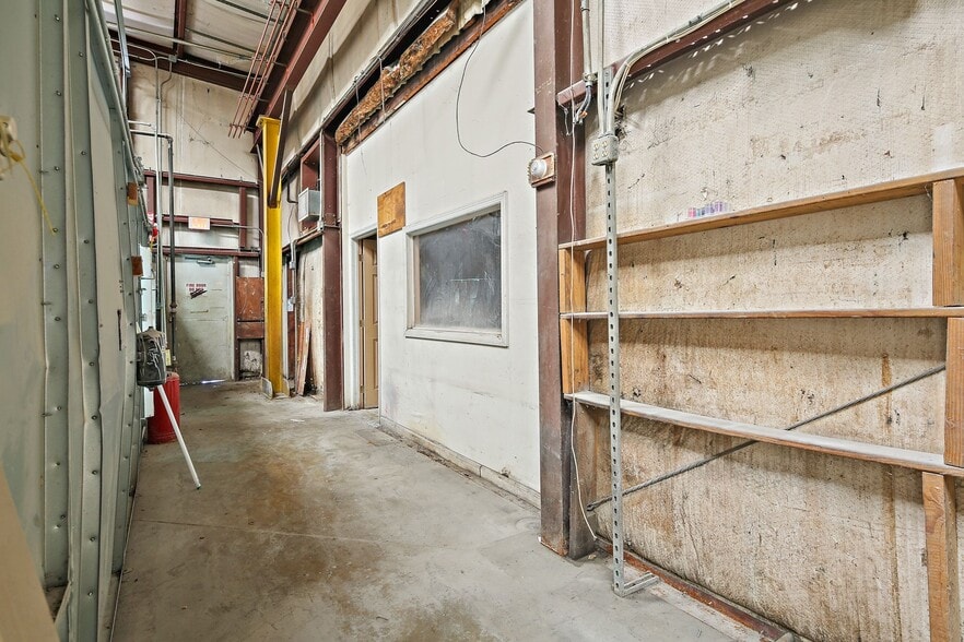 More Photos Of 918 Pulaski Hwy, Havre De Grace Warehouse For Lease