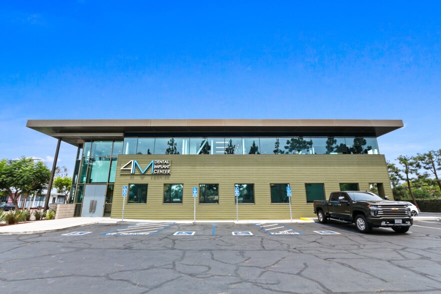 More Photos Of 3918 Long Beach Blvd, Long Beach Medical For Lease
