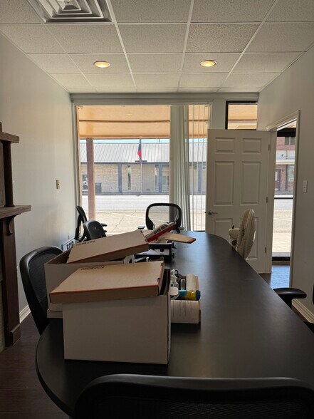 More Photos Of 115 Main st, Italy Office For Sale