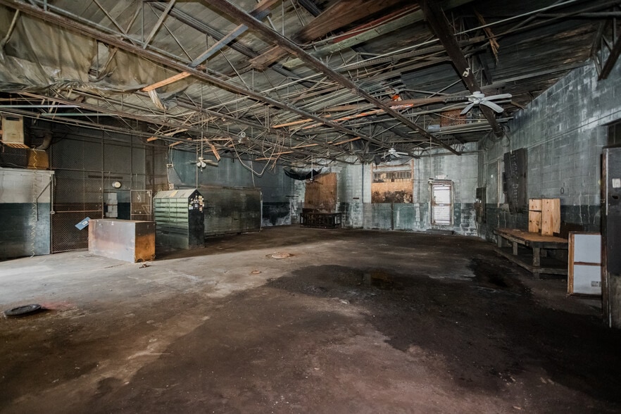More Photos Of 2300 Michigan Ave, Detroit Auto Repair For Sale