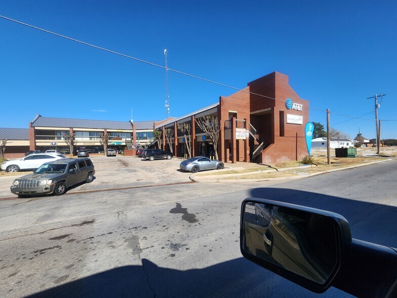 More Photos Of 2728 Williams Ave, Woodward General Retail For Lease