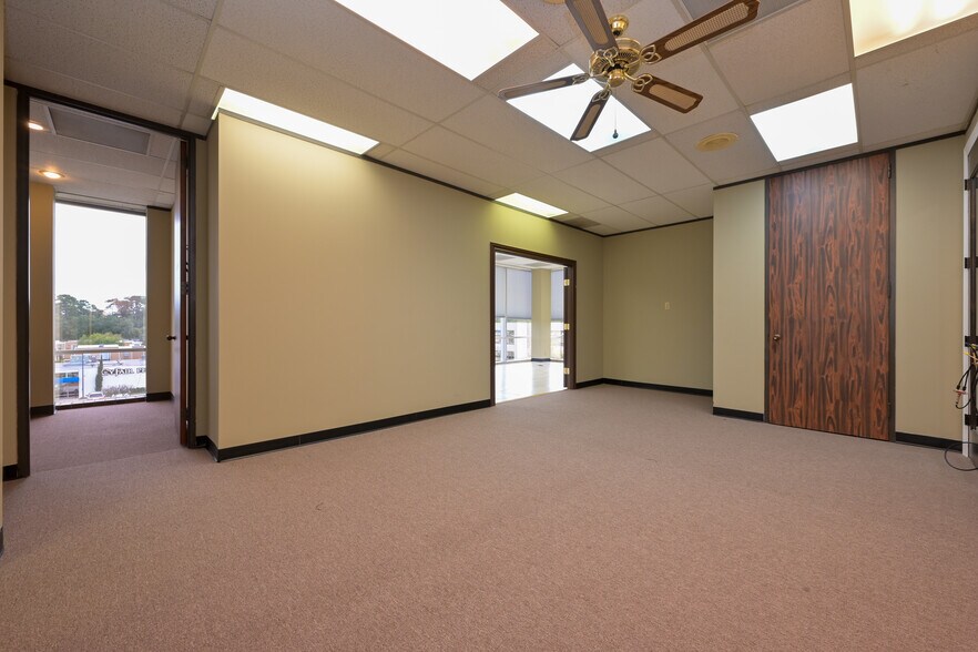 More Photos Of 5625 Cypress Creek Pky, Houston Office For Sale