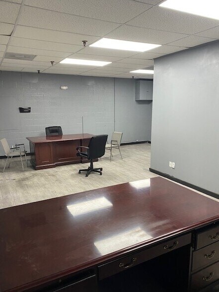 More Photos Of 615 W Wilshire Blvd, Oklahoma City Warehouse For Sale