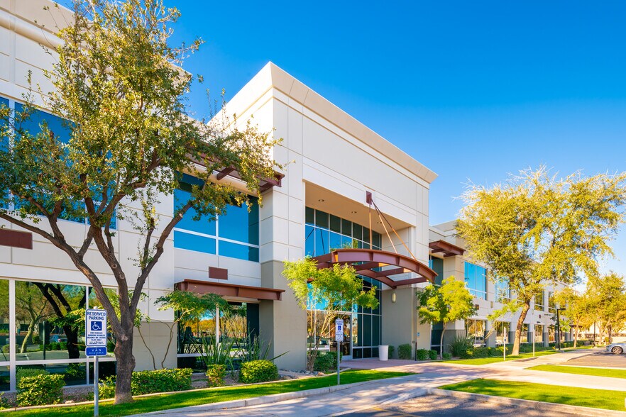 More Photos Of 5701 W Talavi Blvd, Glendale Office For Lease