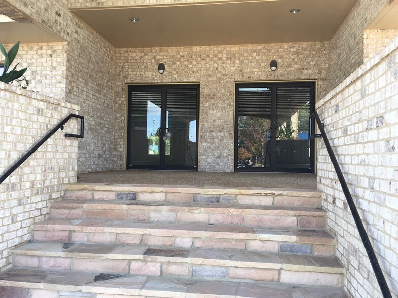 More Photos Of 1344 E Cobb Dr, Marietta Office For Lease