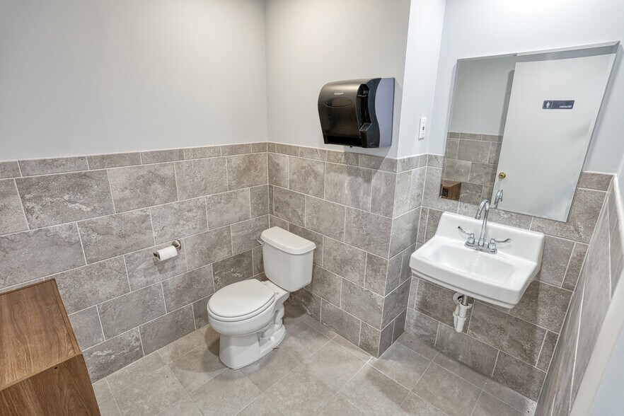 More Photos Of 4051 Executive Park Dr, Harrisburg Office For Lease