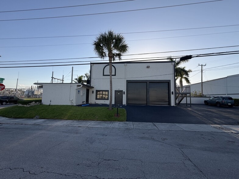 More Photos Of 13 SW 10th St, Deerfield Beach Flex For Lease