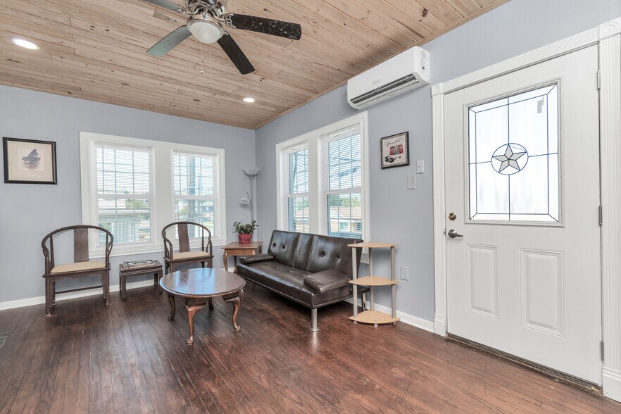 More Photos Of 915 8th St, Galveston Apartments For Sale