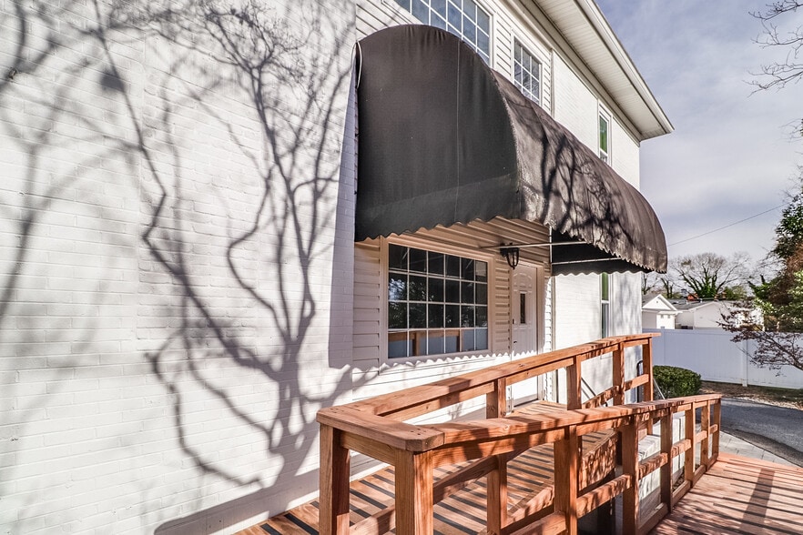 More Photos Of 104 W Candler St, Winder Medical For Sale