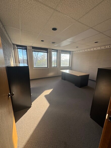 More Photos Of 7056 Corporate Way, Dayton Office For Lease