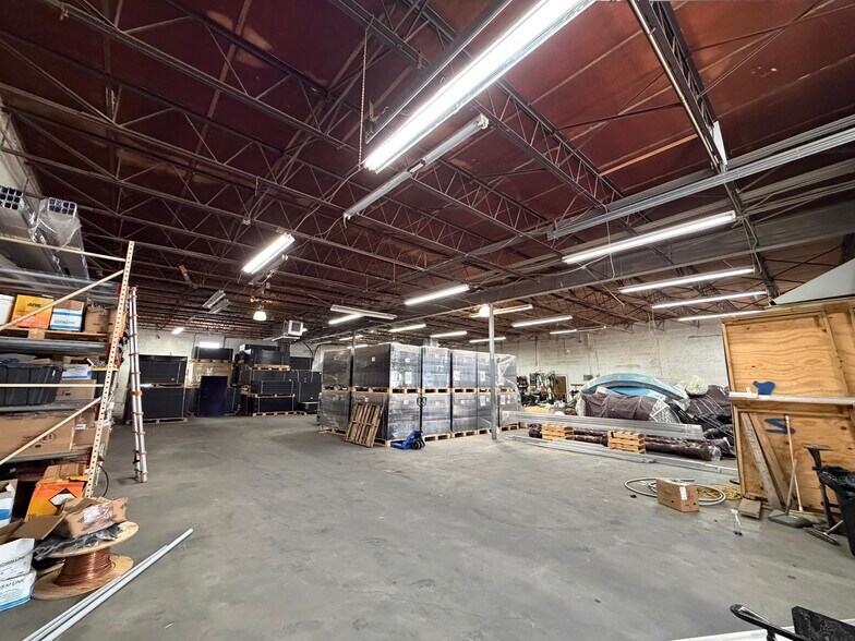 More Photos Of 3241-3249 NW 38th St, Miami Manufacturing For Sale