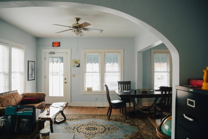 More Photos Of 355 N College Ave, Fayetteville Office Residential For Lease