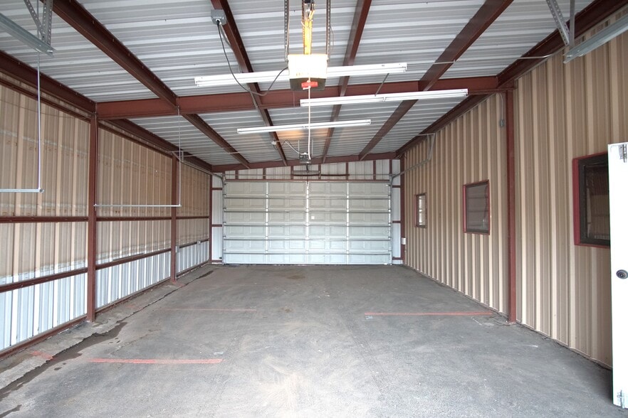 More Photos Of 136 NW 122nd St, Oklahoma City General Retail For Lease