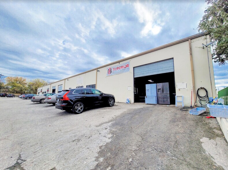 More Photos Of 7126 Eckhert Rd, San Antonio Light Manufacturing For Lease