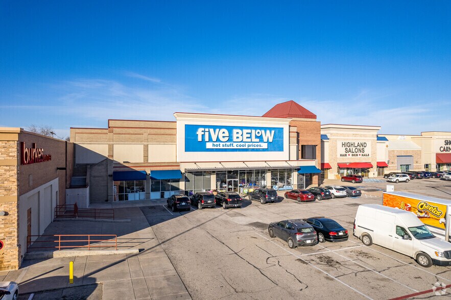 More Photos Of 3907-4025 W Airport Fwy, Irving Unknown For Lease