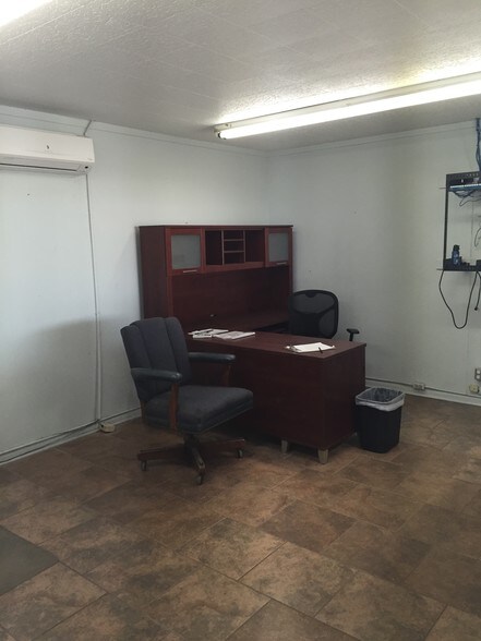 More Photos Of 4452 Canyon Dr, Amarillo Service For Lease
